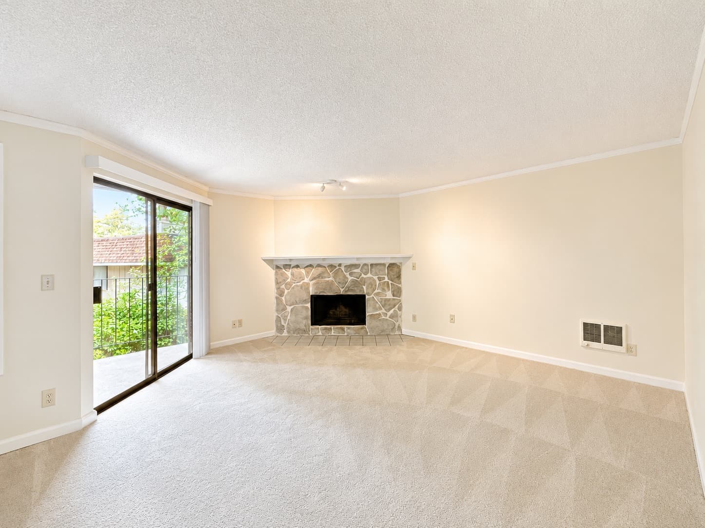Living Room before staging